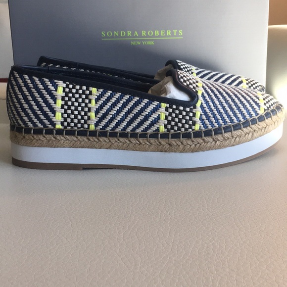 BNWT Sondra Roberts Ellie Multi Navy Wedge - Picture 3 of 8